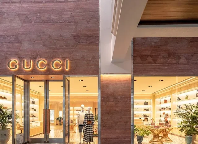 Gucci AMC ala moana store exterior storefront